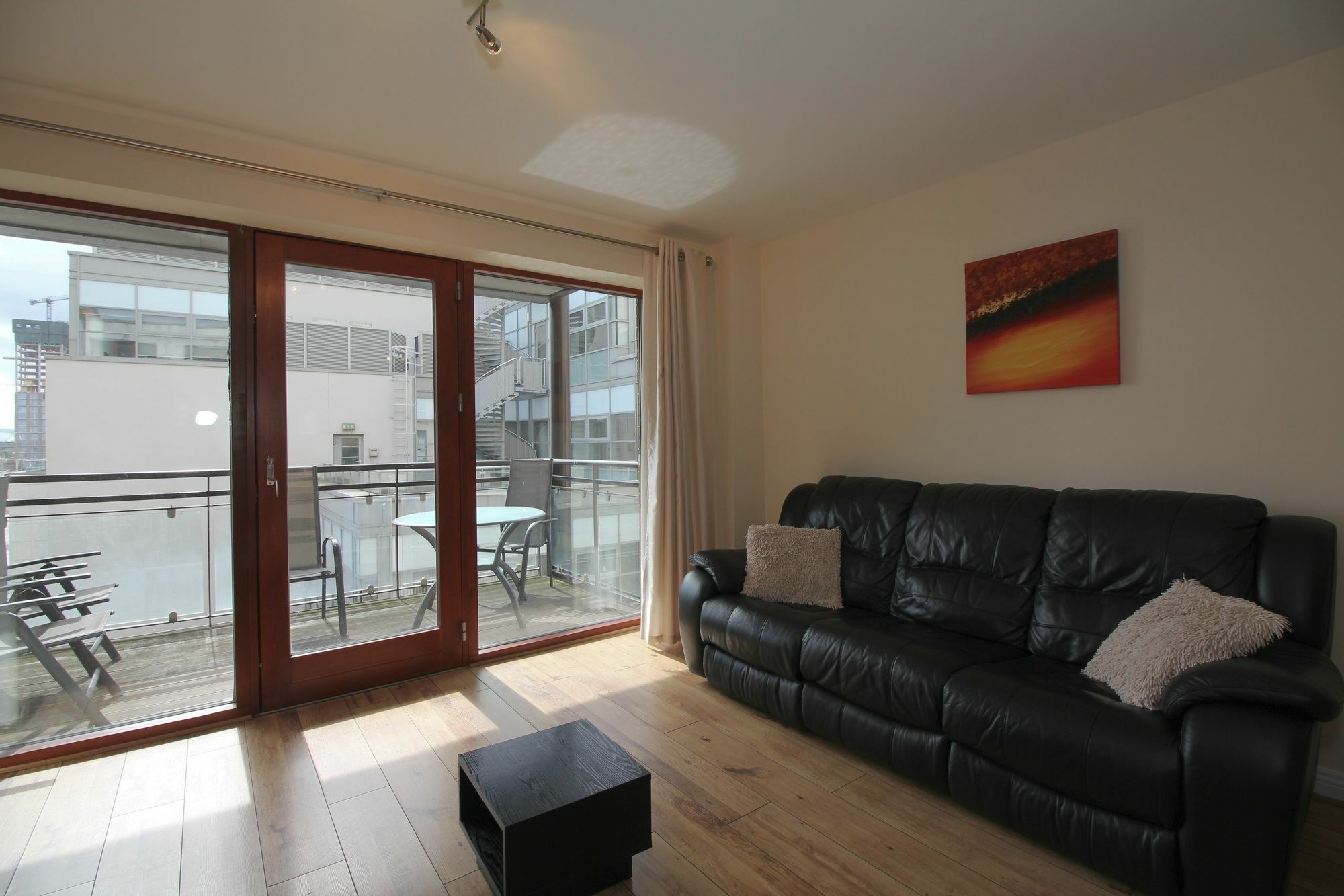 Point Village Modern Apartment Дублин Экстерьер фото
